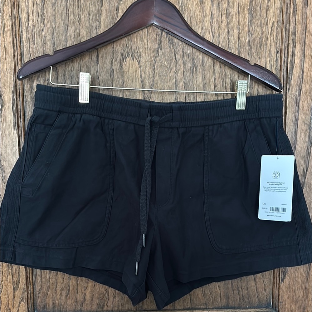 Athleta Black Women's Shorts SZ L NWT